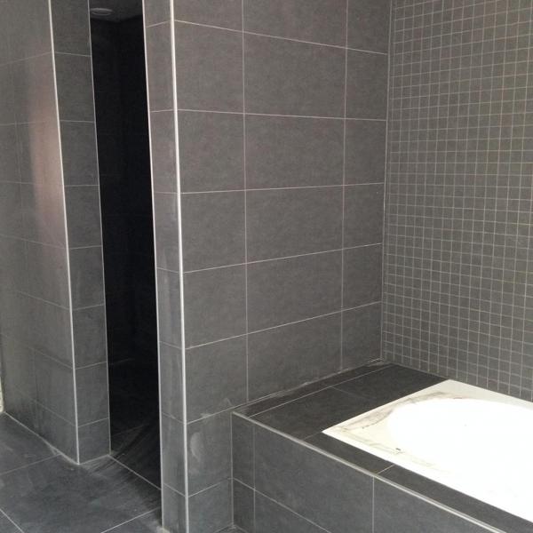 Putte - Badkamerrenovatie inloopdouche en omkasting bad 30x60 plus mozaïek