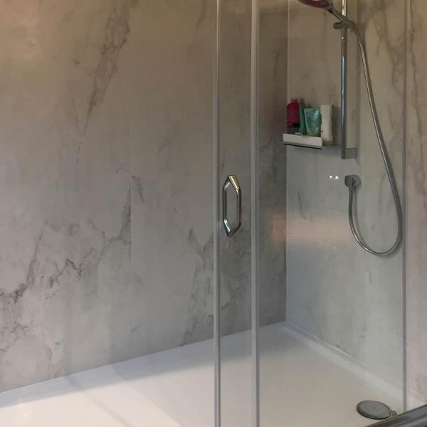 Sint-Katelijne-Waver - Badkamer douche in XXL tegels 240x120